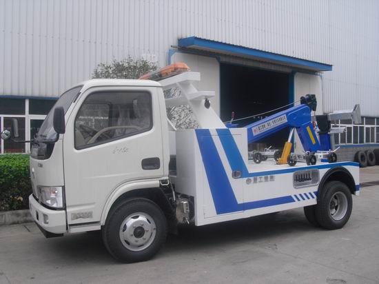 東風(fēng)一拖一清障車（拖吊聯(lián)體清障車）