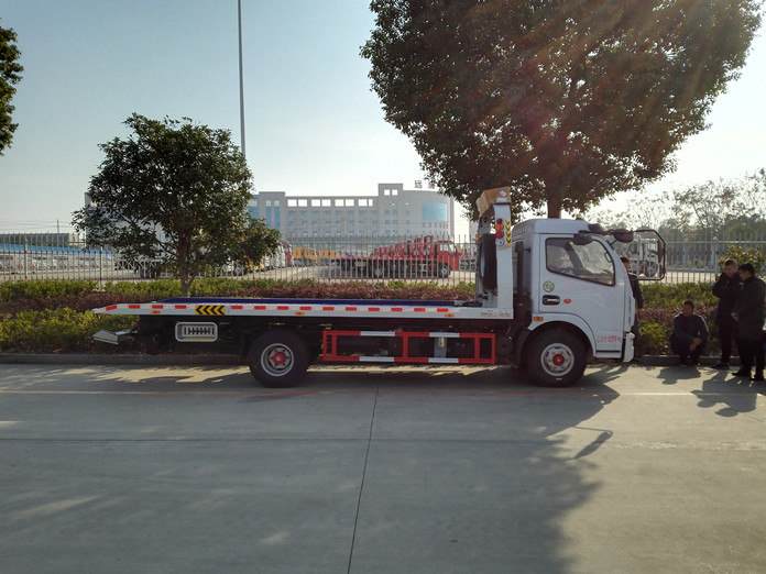 東風(fēng)多利卡一拖二清障車(chē)