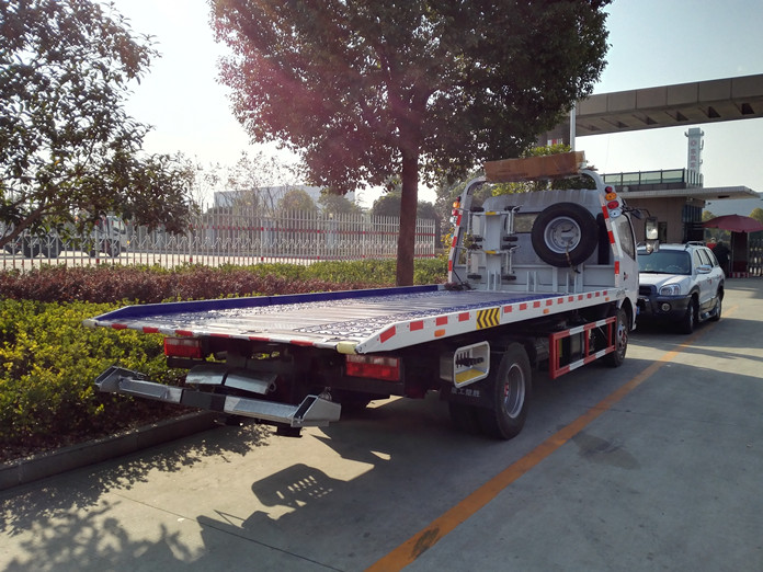 東風(fēng)多利卡一拖二清障車(chē)
