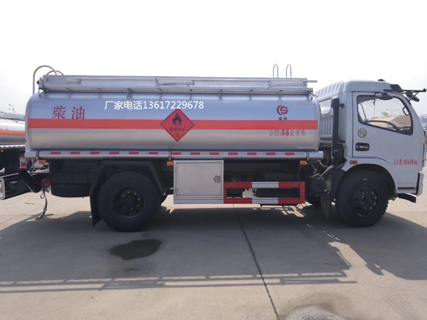 國五東風(fēng)多利卡油罐車（8.6方）