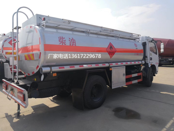 國五東風(fēng)多利卡油罐車（8.6方）