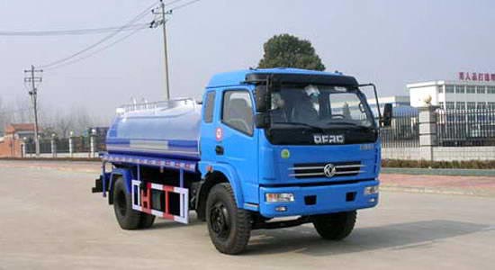 多利卡帶臥灑水車(chē)