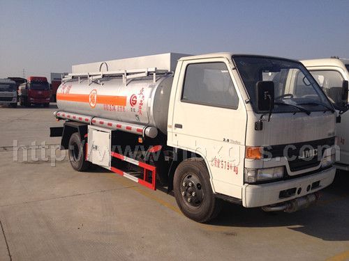江鈴5噸加油車