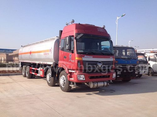 歐曼前四后八油罐車（國(guó)四）