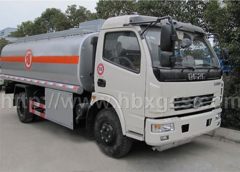 東風(fēng)油槽車（運(yùn)柴油）
